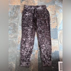 Lululemon high rise joggers Sz8 crushed velvet